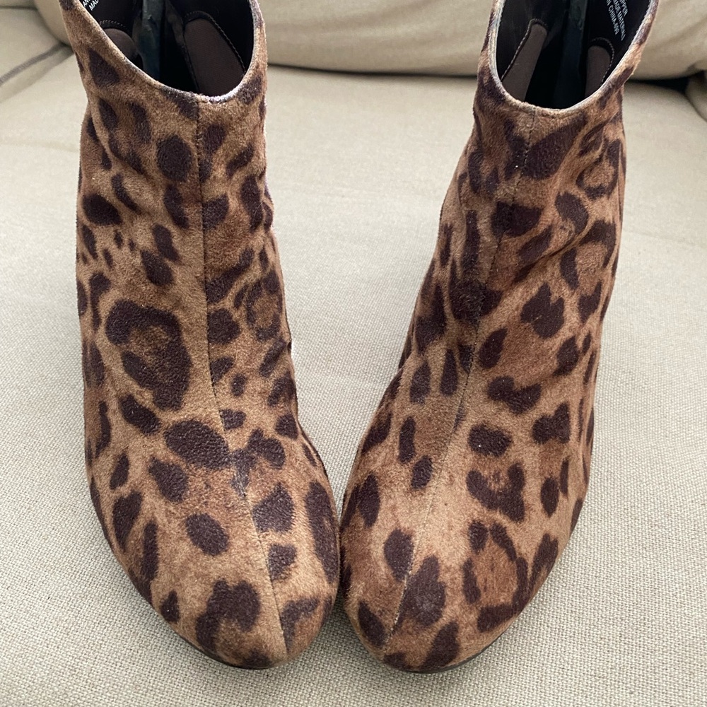 Impo wedge stretch leopard booties size 10 cute and elegant